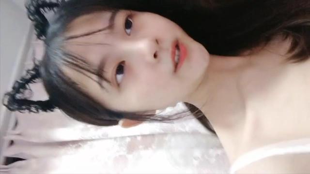 [1V/713M]女神姐妹花【无敌兔兔】双女一起自慰，互揉奶子假屌插穴，性感红色吊带丝袜，跳蛋震穴玩的很嗨